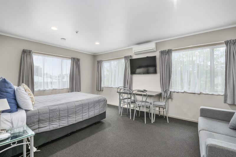 Ken Liang New Premium 1 bedroom Suite Lounge